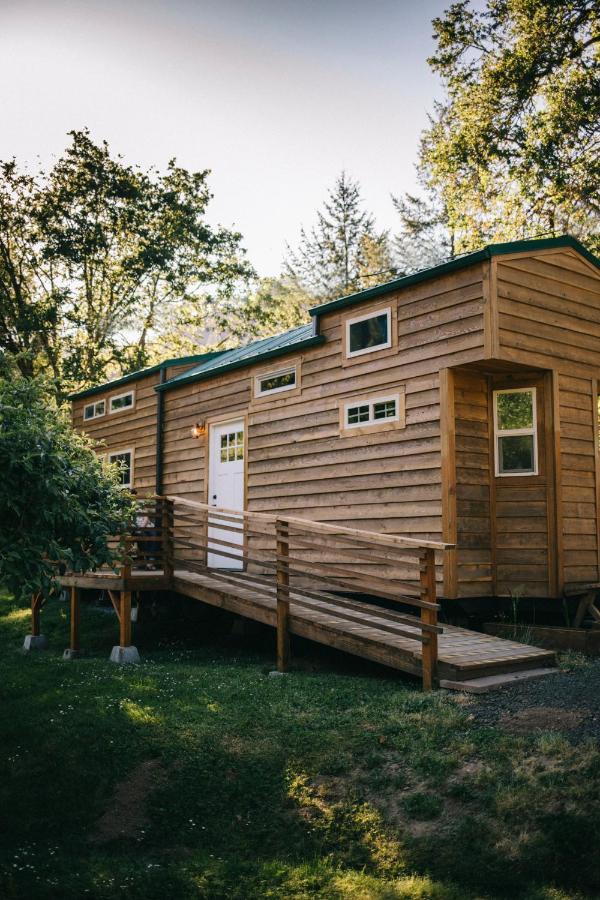 Umpqua'S Last Resort - Wilderness Cabins, Rv Park & Glamping Idleyld Park Eksteriør bilde