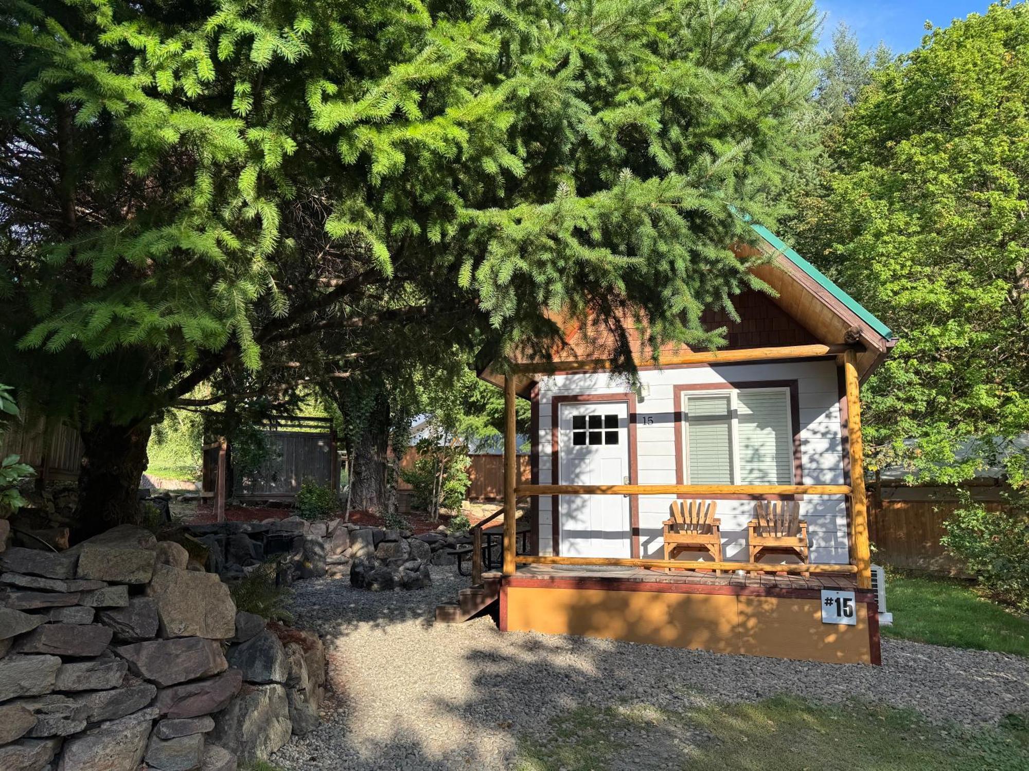 Umpqua'S Last Resort - Wilderness Cabins, Rv Park & Glamping Idleyld Park Eksteriør bilde