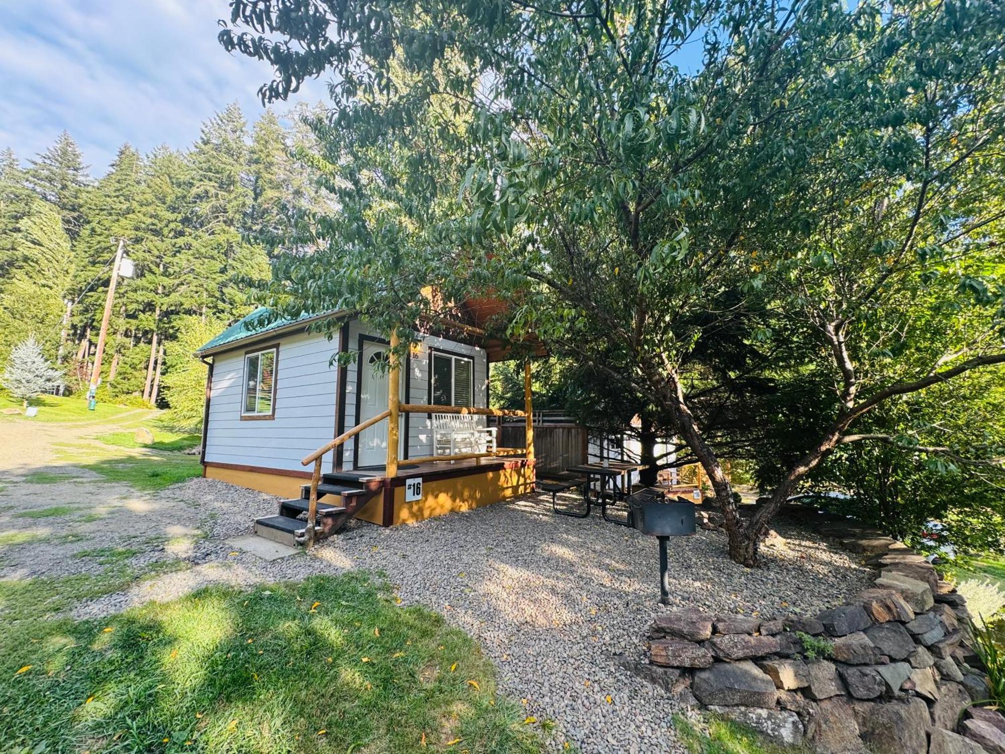 Umpqua'S Last Resort - Wilderness Cabins, Rv Park & Glamping Idleyld Park Eksteriør bilde