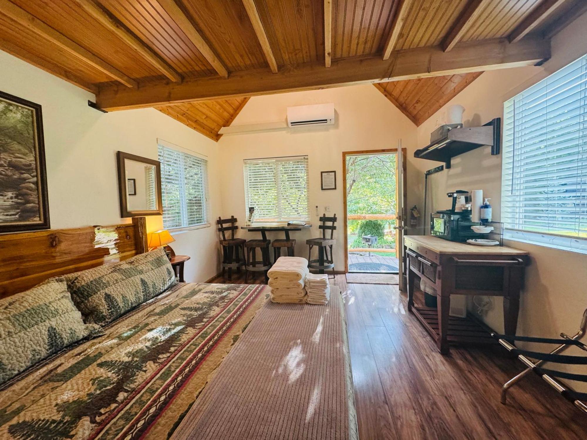 Umpqua'S Last Resort - Wilderness Cabins, Rv Park & Glamping Idleyld Park Eksteriør bilde